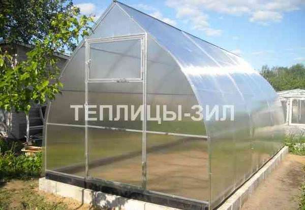 Какими достоинствами характеризуется теплица зил?