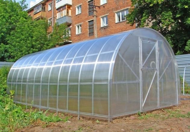 Какими достоинствами и особенностями отличаются теплицы «агроном»?
