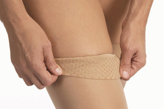 Компрессионные чулки при варикозе: показания и противопоказания, принцип действия, правила выбора и ухода, стоимость, отзывы