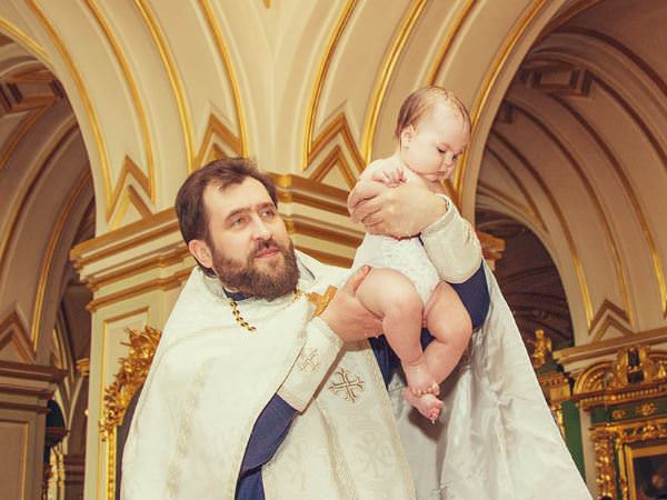 Крещение ребенка: что нужно знать и купить перед таинством