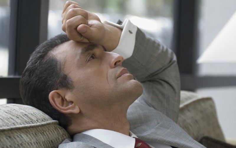 Кризис среднего возраста у мужчин: что делать женщине, когда у мужа началась депрессия