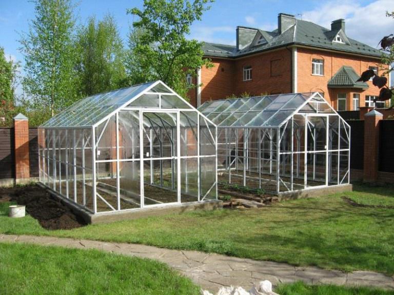 Круглогодичная теплица: видовое разнообразие и этапы самостоятельного возведения