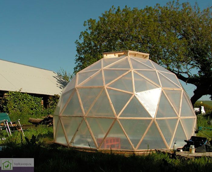 Купольная теплица: особенности конструкции и советы по изготовлению своими руками