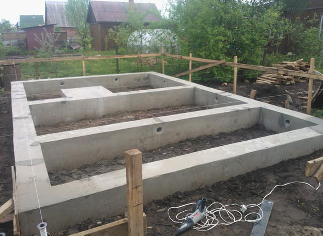 Ленточный фундамент своими руками: пошаговое возведение + много полезных советов – всё о банях