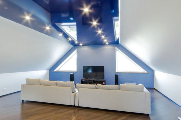 Мансардный натяжной потолок — оригинальное и практичное решение