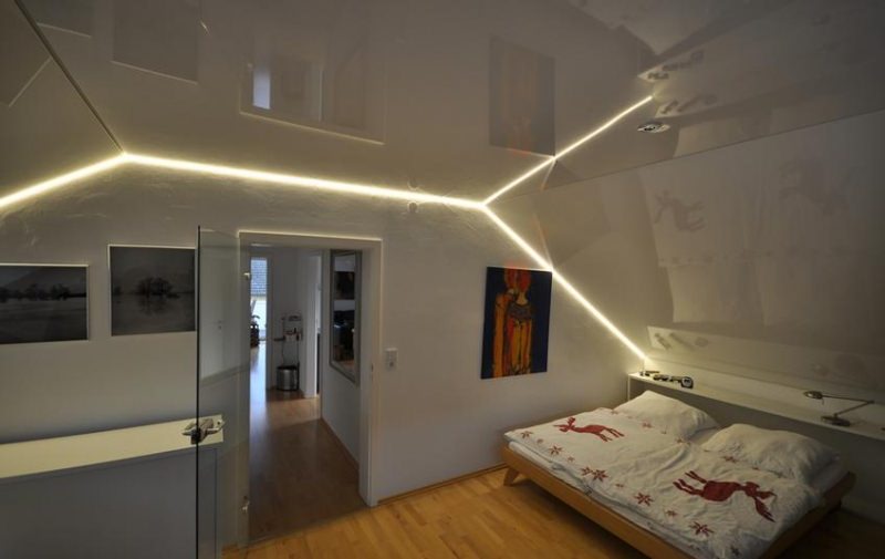 Мансардный натяжной потолок — оригинальное и практичное решение