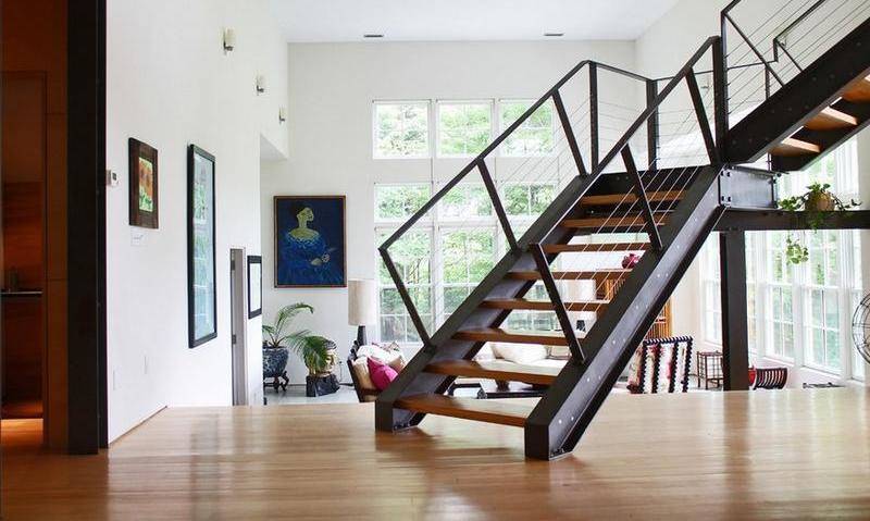 Металлические лестницы для дома: виды, особенности, преимущества