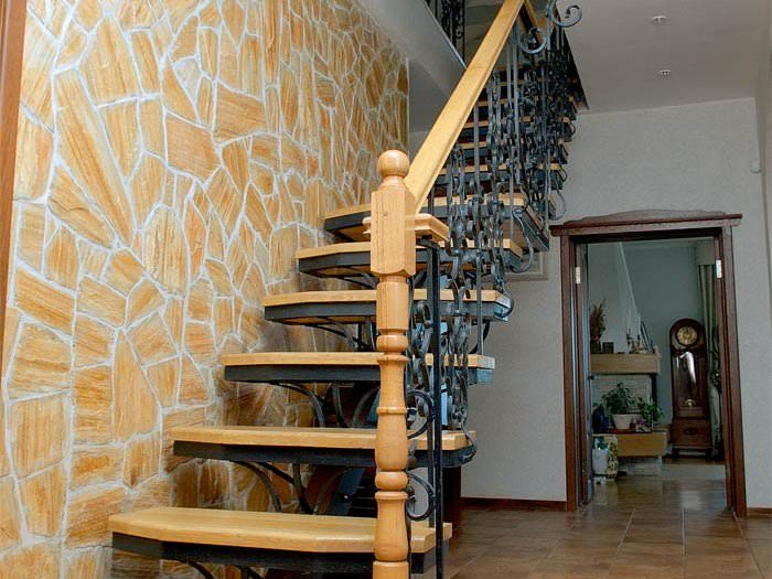 Металлические лестницы для дома: виды, особенности, преимущества