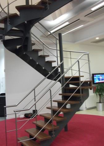 Металлические лестницы для дома: виды, особенности, преимущества