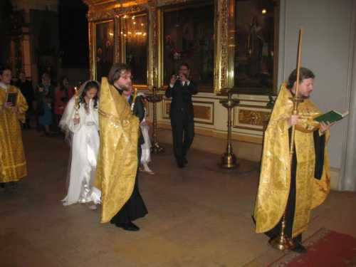 Можно ли беременным ходить в церковь: какие существуют ограничения