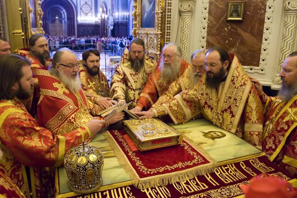 Можно ли причащаться и исповедоваться во время месячных