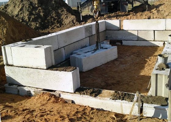 Можно ли строить фундамент бани из фбс разных размеров? – всё о банях