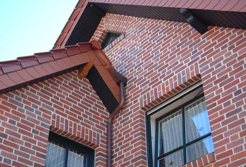 Наружная отделка мансарды: способы, преимущества и отличия