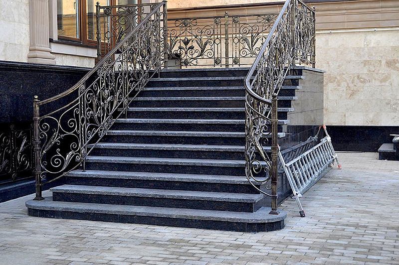 Наружные лестницы: виды и область применения