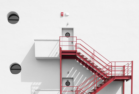 Наружные пожарные лестницы: установка и эксплуатация