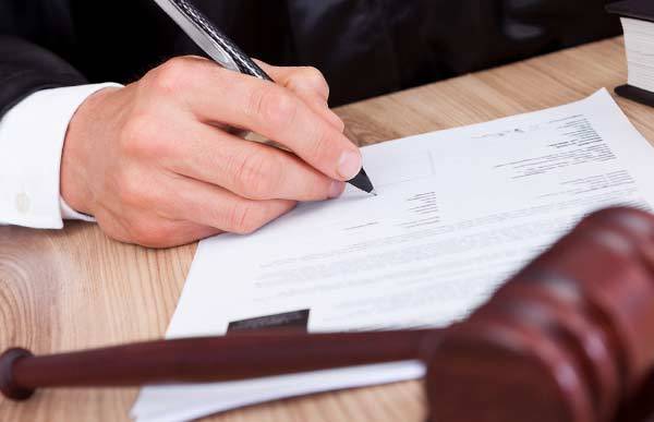 Неисполнение решения суда физическим лицом по гражданскому делу: ответственность, судебная практика, злостное уклонение