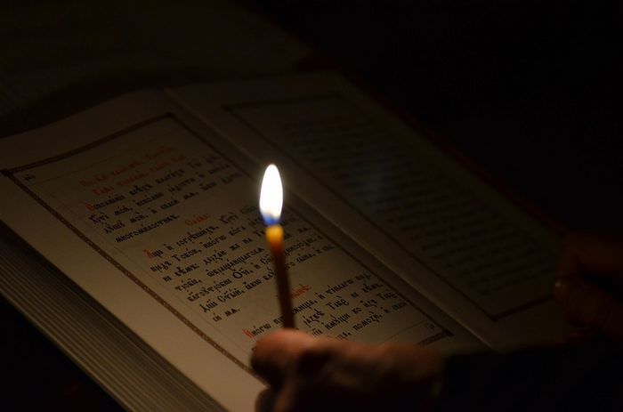 Неусыпаемая Псалтырь о Здравии и Упокоении: что это такое, и где заказать