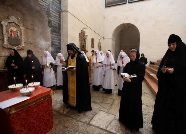 Неусыпаемая Псалтырь о Здравии и Упокоении: что это такое, и где заказать