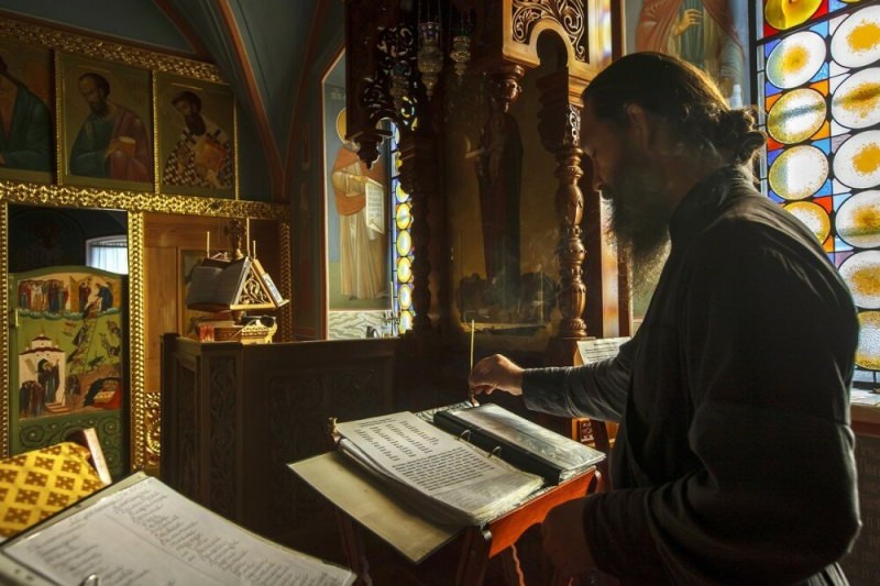 Неусыпаемая Псалтырь о Здравии и Упокоении: что это такое, и где заказать