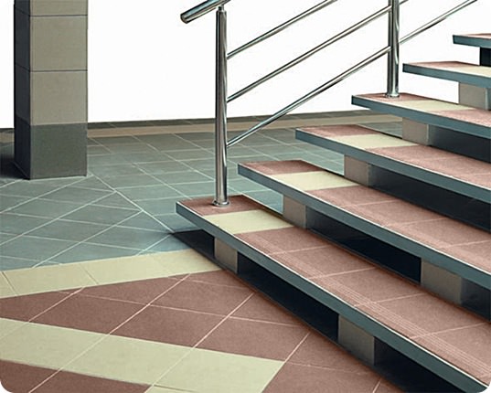 Облицовка плиткой ступеней: особенности материалов