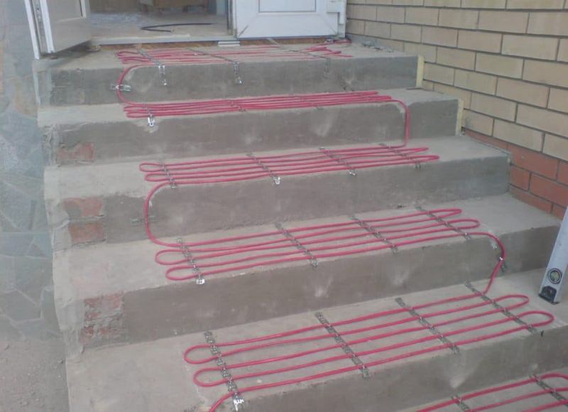 Обогрев ступеней на крыльце и уличной лестнице