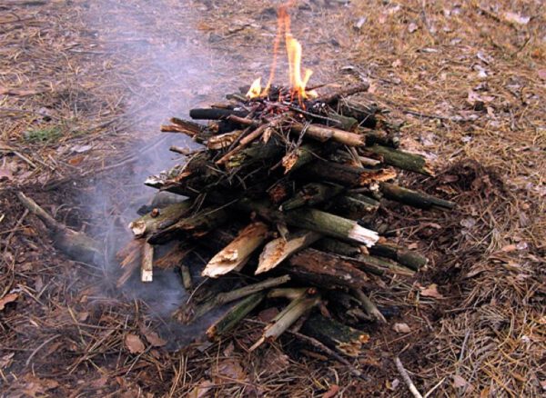 Обзор 10 видов костров: способы разведения и предназначение