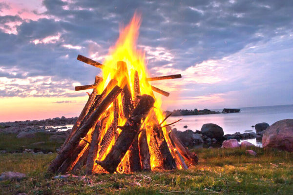 Обзор 10 видов костров: способы разведения и предназначение