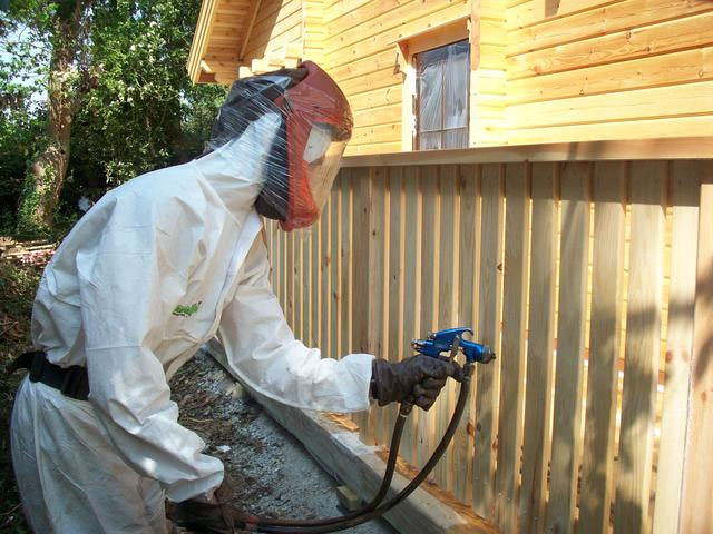 Огнезащита деревянных конструкций: обработка и материалы