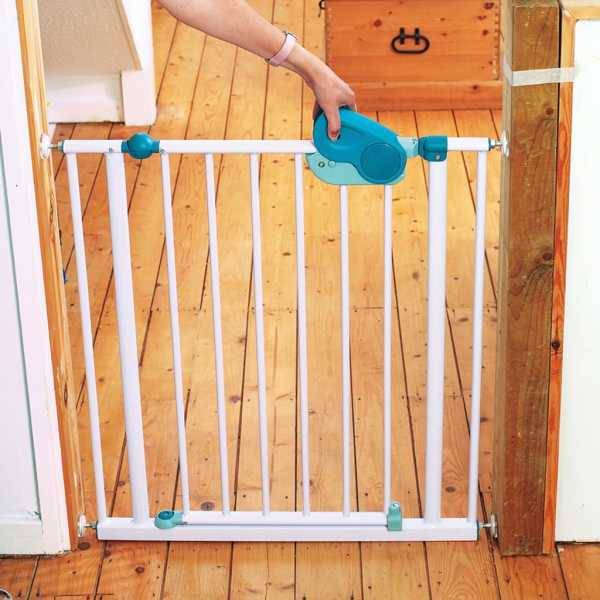 Ограждение лестницы от детей: что нужно знать