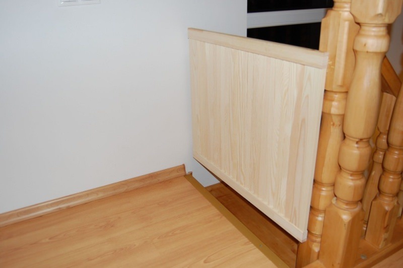 Ограждение лестницы от детей: что нужно знать