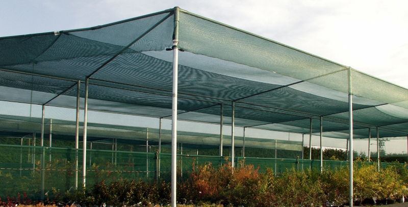 Особенности выбора затеняющей сетки для теплиц и навесов