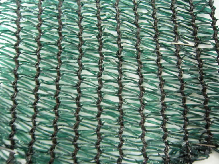 Особенности выбора затеняющей сетки для теплиц и навесов