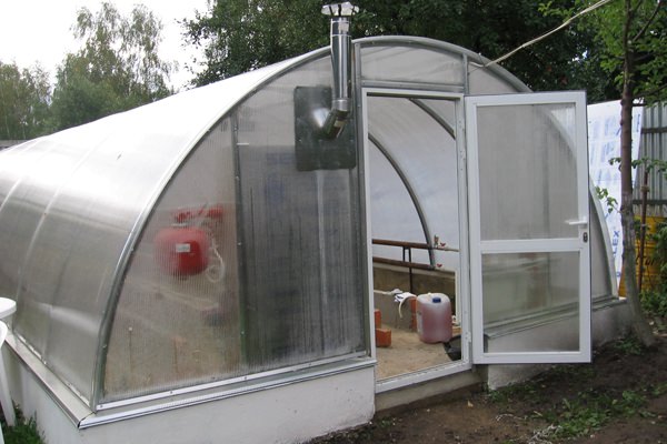 Отапливаемая традиционная теплица и ее инновационное устройство