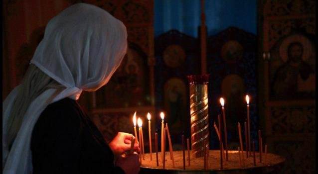 Отчитка молитвами в храме против одержимости и порчи