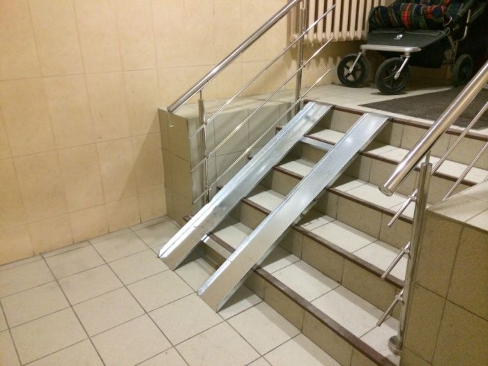 Пандус для инвалидов откидной: особенности конструкции и применение