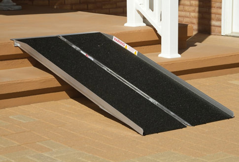 Пандус для инвалидов откидной: особенности конструкции и применение