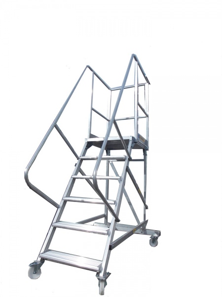 Передвижная лестница с платформой: виды, материалы и требования