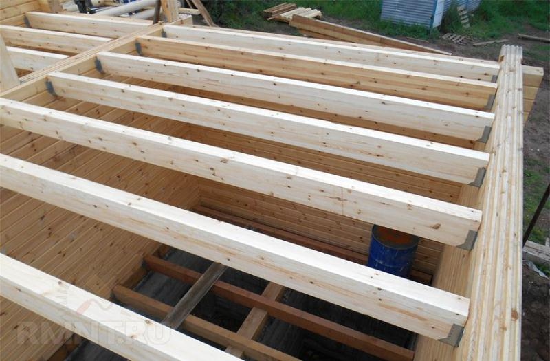 Перекрытие по деревянным балкам: расчет и монтаж