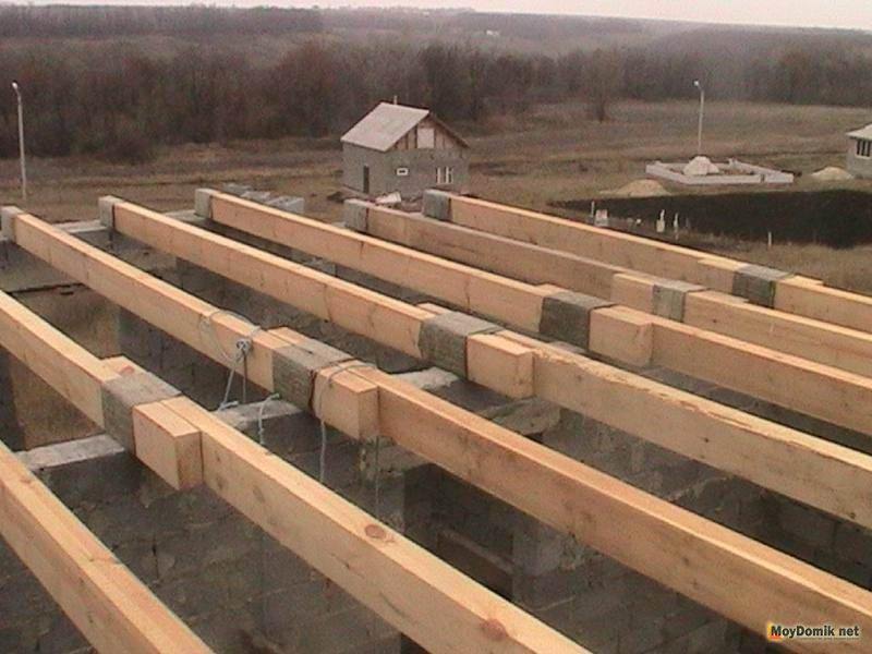 Перекрытие по деревянным балкам: расчет и монтаж
