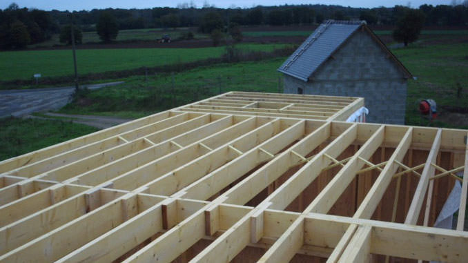 Перекрытие по деревянным балкам: расчет и монтаж