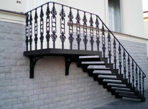 Перила из металла для крыльца: своими руками в частном доме, красивые железные (металлические, кованые)