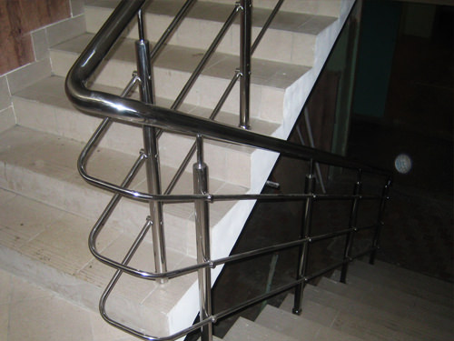 Перила из нержавеющей стали, их строение и применени