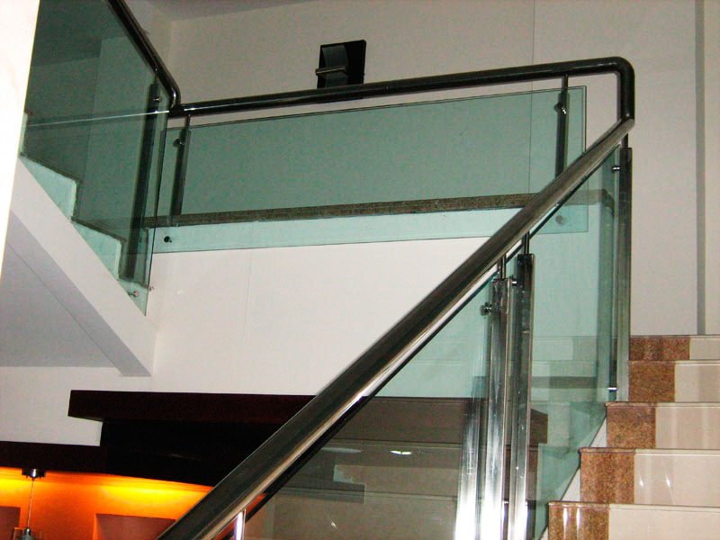 Перила из нержавеющей стали, их строение и применени