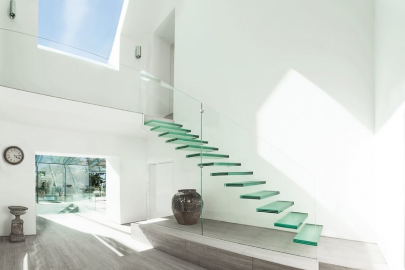 Перила из стекла: материалы, крепежи и особенности монтажа