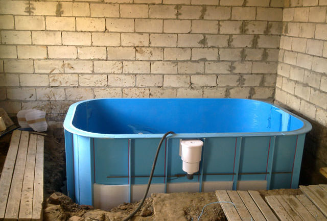 Пластиковая купель для бани и сауны, размер купели из полипропилена, установка композитной купели на фото и видео – всё о банях