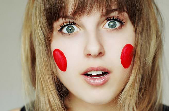 Почему горят щеки: примета, рассказывающая человеку о важном событии