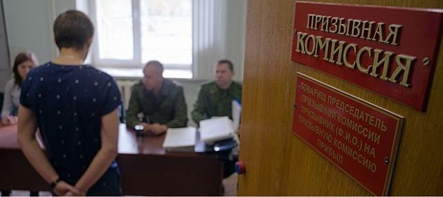 Почему и с какими татуировками не берут в армию: запрещены ли, отношение к тату на службе, бьют ли за наколки