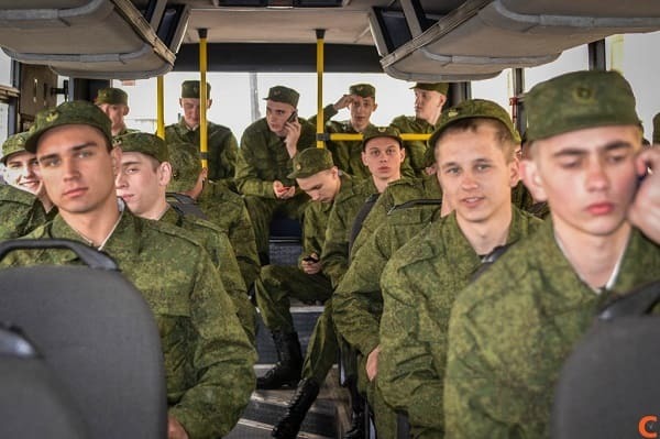 Почему и с какими татуировками не берут в армию: запрещены ли, отношение к тату на службе, бьют ли за наколки