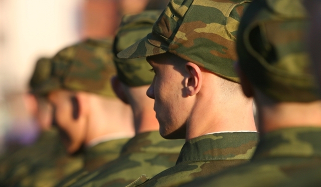 Почему и с какими татуировками не берут в армию: запрещены ли, отношение к тату на службе, бьют ли за наколки