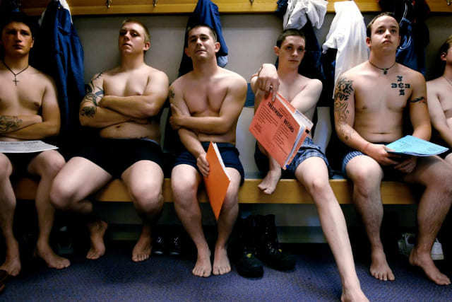 Почему и с какими татуировками не берут в армию: запрещены ли, отношение к тату на службе, бьют ли за наколки